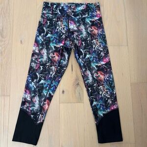 Lole 3/4 Yoga Leggings XS – Cropped Workout Pants – Colorful Print